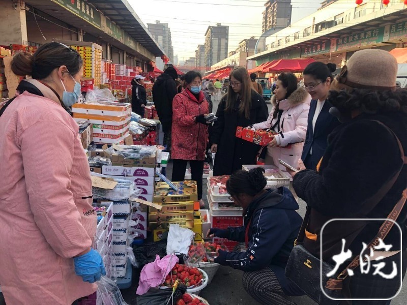 春节临近合肥水果市场开启“旺销模式”(图1)